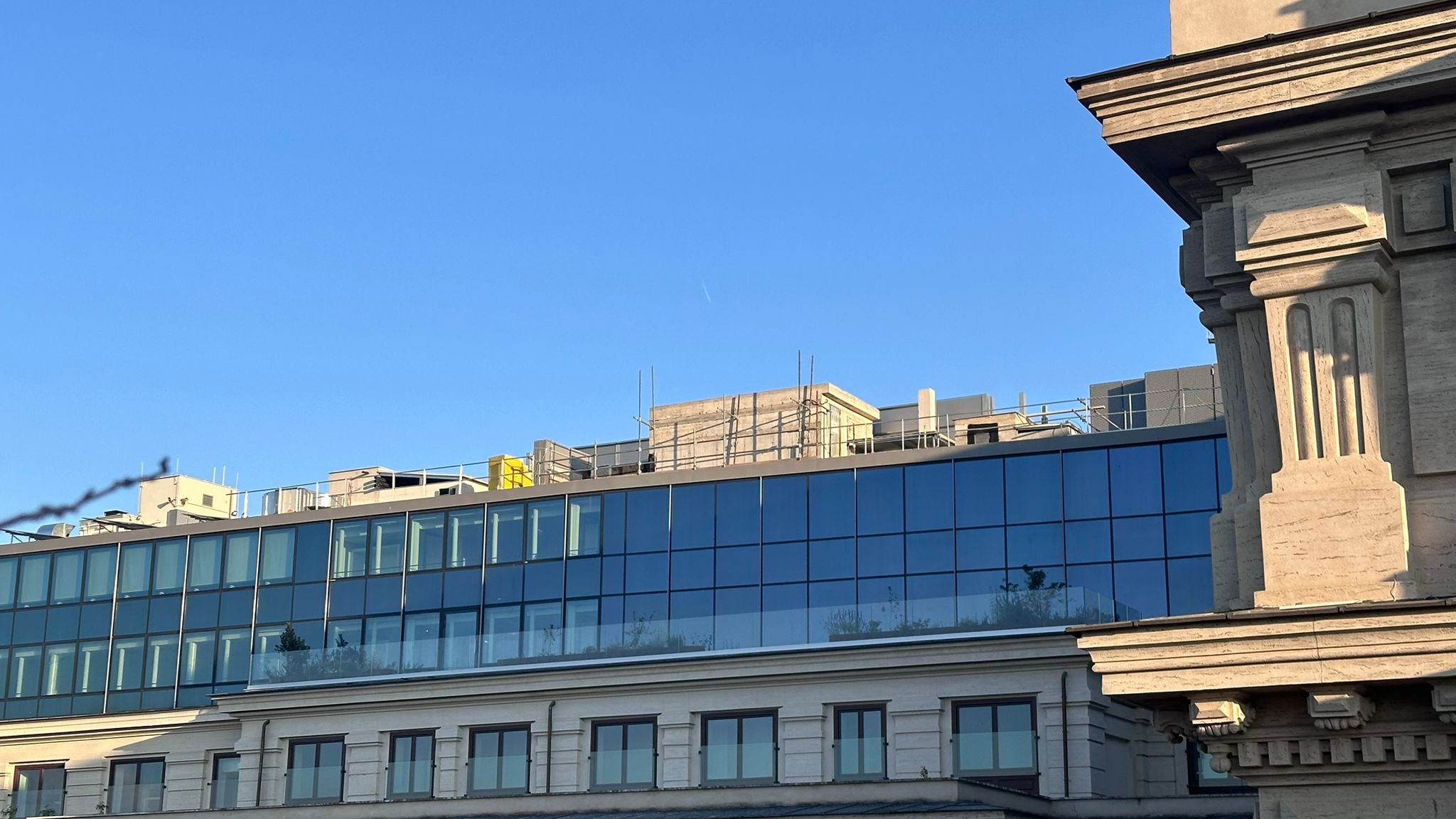 Ottobre 2025: la struttura in vetro quasi completata